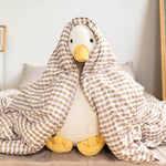 Schattige eendknuffel met sjaal
