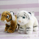 Bébé tigre en peluche réaliste