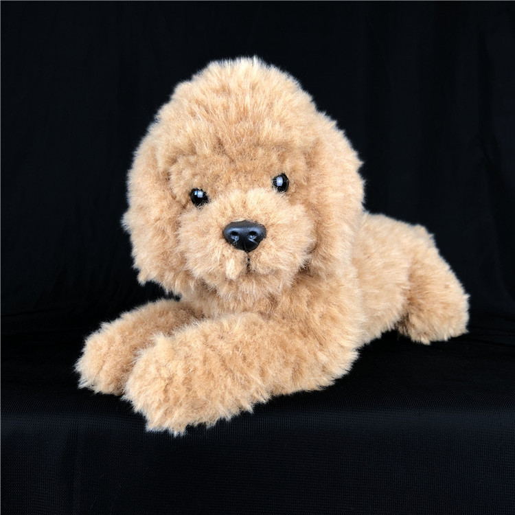 Perro Teddy de peluche sentado o tumbado