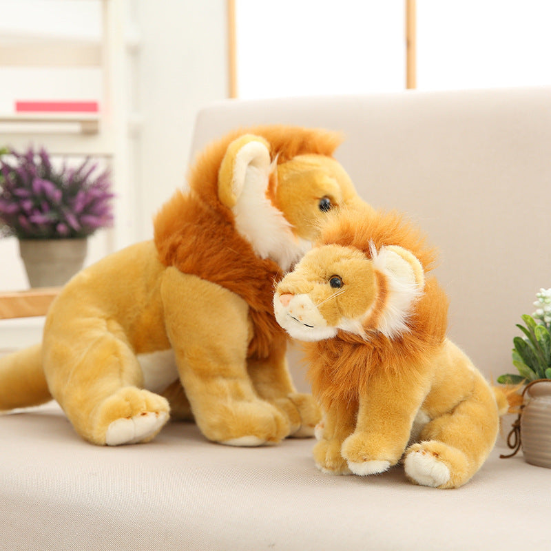 Lion en peluche réaliste