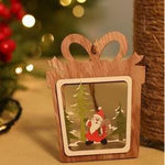 Set ausgehöhlter Weihnachtsanhänger aus Holz
