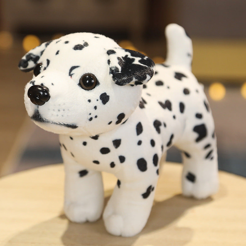 Cachorro de peluche adorable sentado o de pie