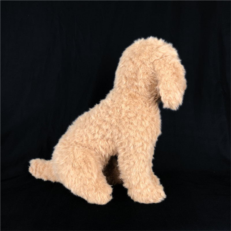 Teddyhund i plys, siddende eller liggende