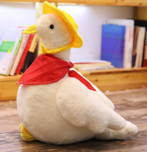 Schattige eendknuffel met sjaal