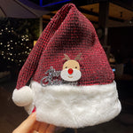 Sjov julehue i plys med festlige designs