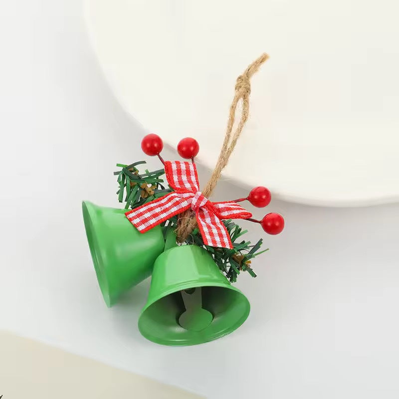 Pendentif de Noël double clochette avec nœud et baies