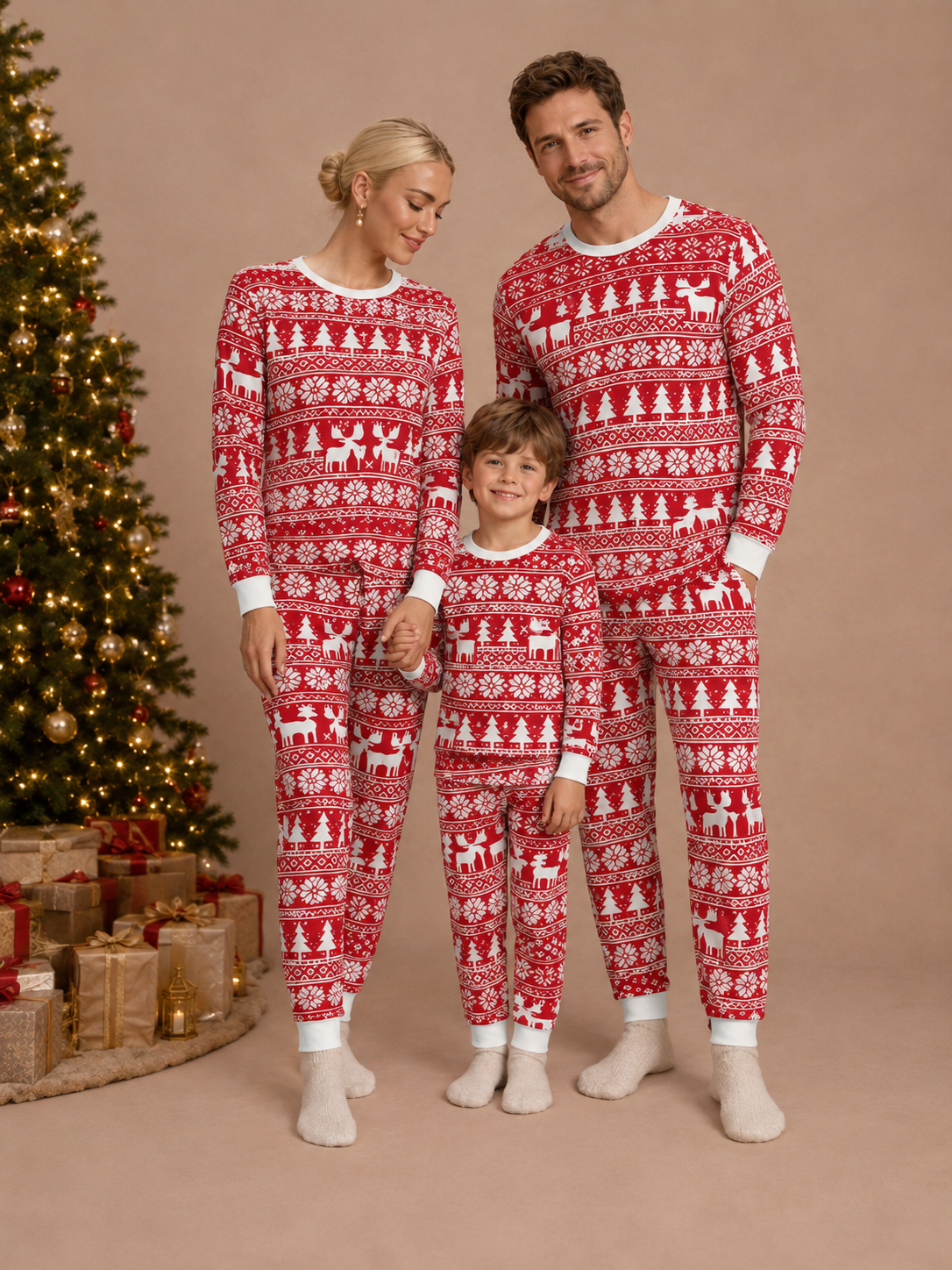 Simple Christmas Print Matching Family Pajamas – family photoshoot